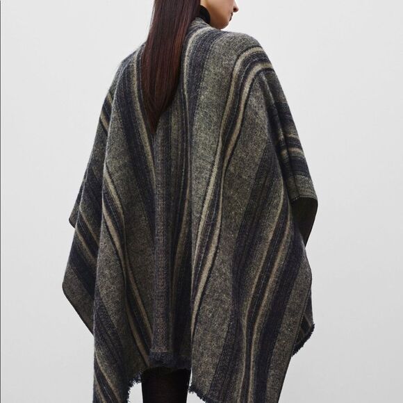 Aritzia Talula gray black Montgomery poncho wrap - Picture 3 of 7